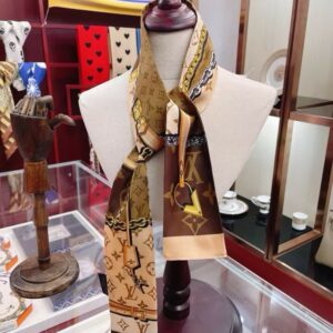 Giveaways: Silk scarf (random style).